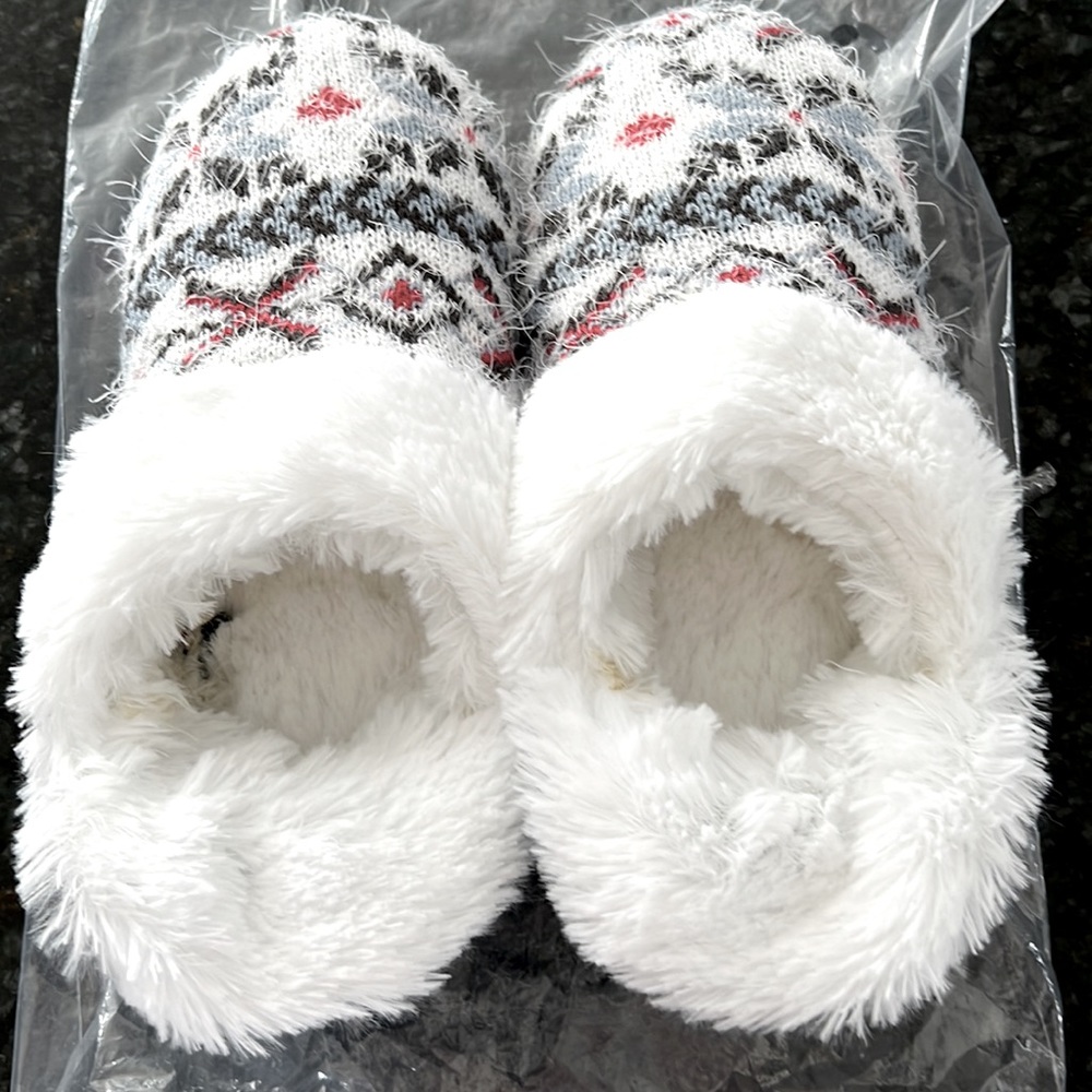 Muk Luks Magdalena Slippers, New, size M 7-8